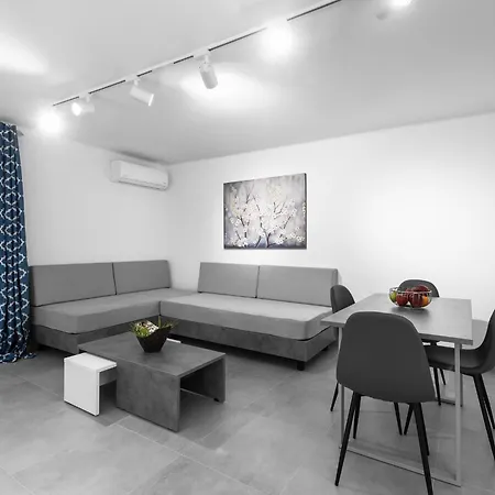 Consul, Nilie Hospitality Mgmt
